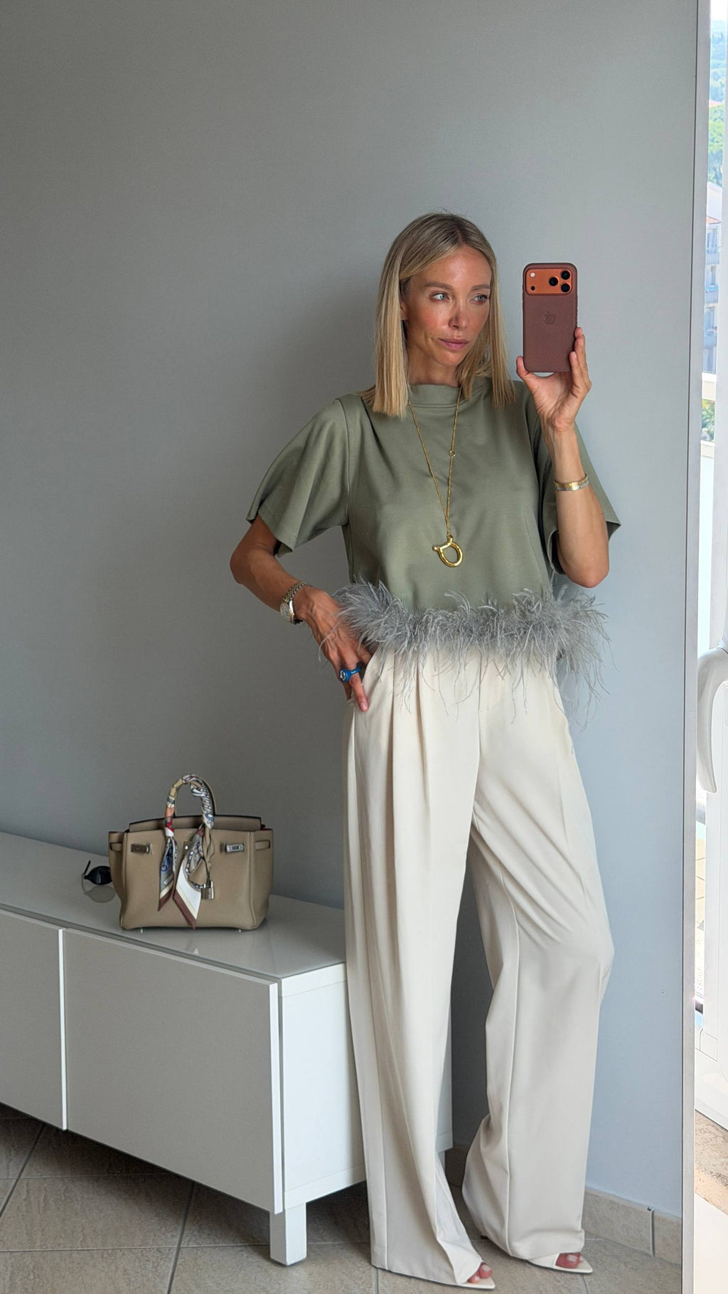 T-shirt con piume